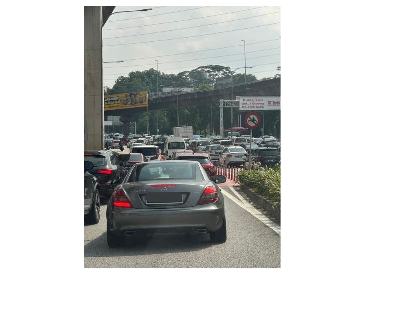 Traffic congestion on Federal Highway, Petaling Jaya
